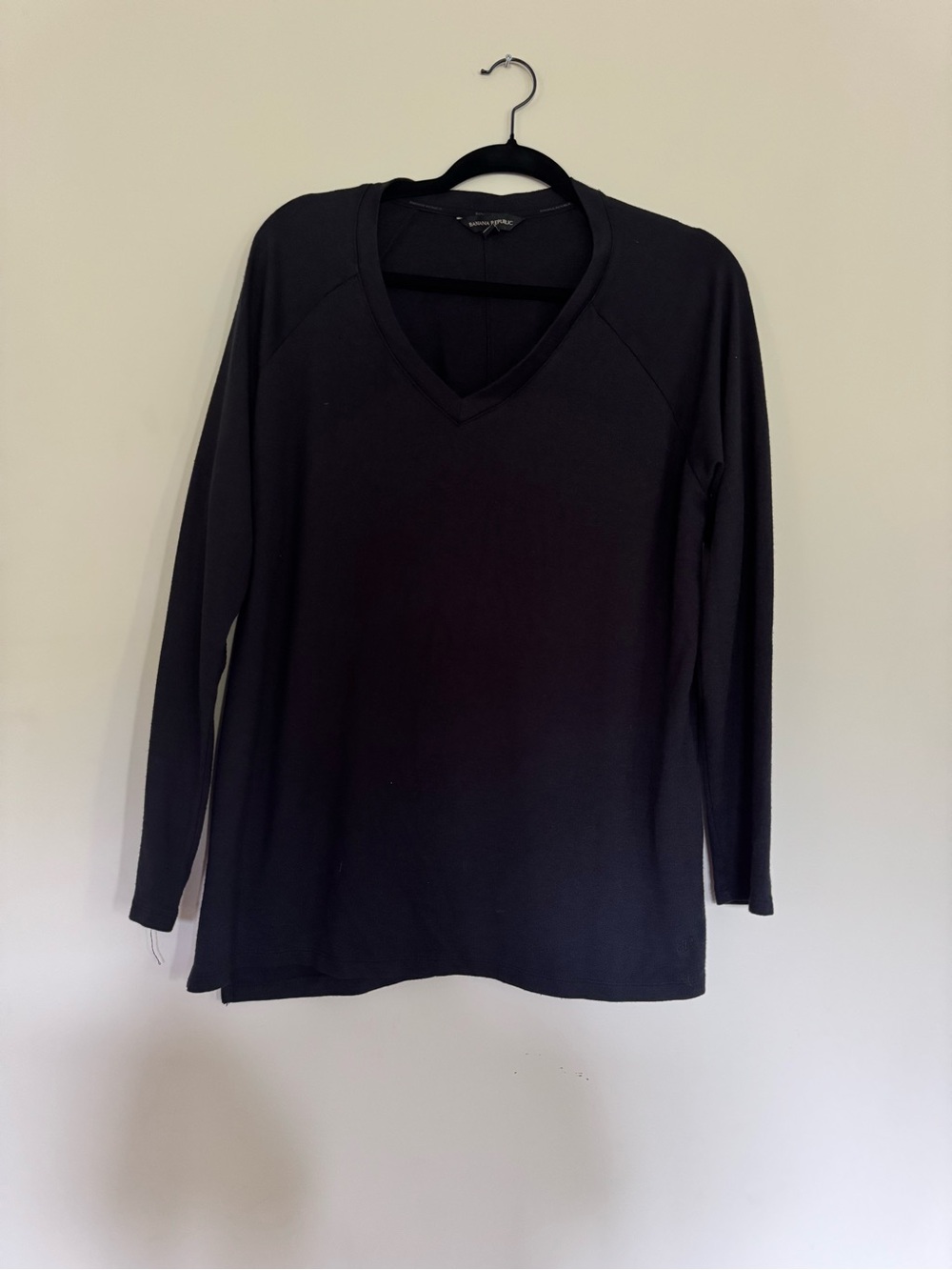 Banana Republic Black V-Neck Long Sleeve Knit sweater